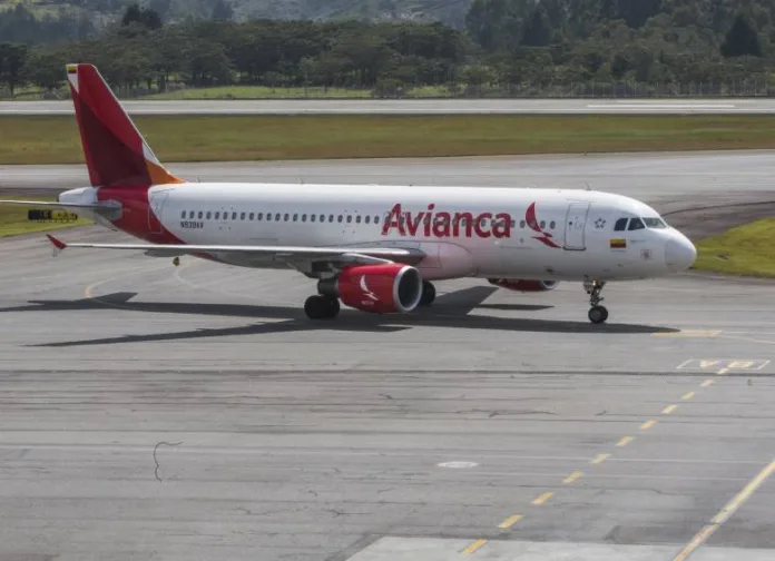 Avión de Avianca Madrid-Medellín Obligado a Aterrizar en el Atlántico por Emergencia