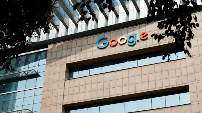 Acusan a excolaborador de Google de sustraer tecnología para empresas de China