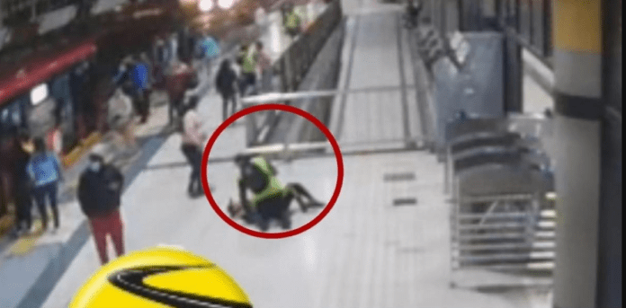 Trabajadora de TransMilenio queda inconsciente tras ser agredida por colado en el Portal Tunal