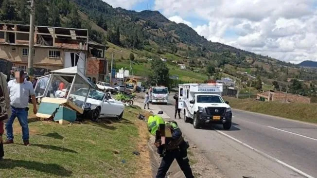 Así fue el accidente entre Porsche y moto en la carretera que conecta Bogotá con Tunja