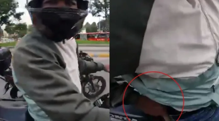 Motociclista amenaza a otro con un arma en Bogotá: Vehículo perteneciente al Distrito