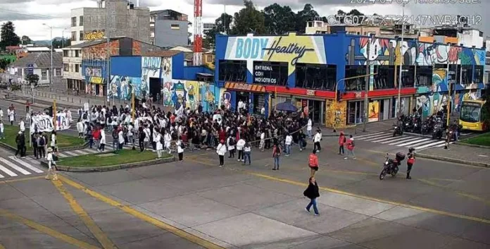 Manifestaciones en la Universidad Nacional afectan movilidad en Bogotá por disturbios
