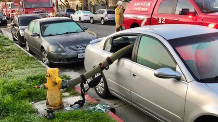 Hidrantes bloqueados: conductores serán multados por estacionarse mal