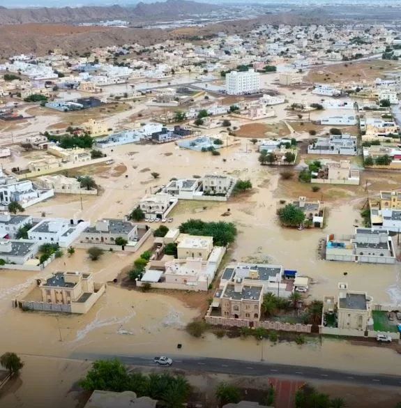 Fuertes lluvias golpean un País Desértico, causando 13 Fallecidos