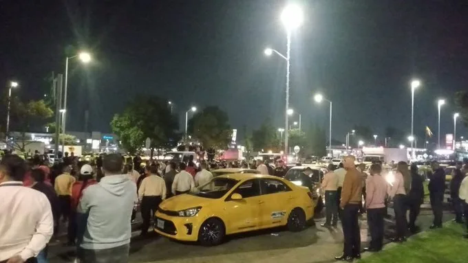Aeropuerto El Dorado bajo fuerte custodia policial debido a bloqueos de taxistas