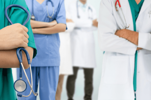 Médicos podrían irse a paro: descontento por el nuevo manual tarifario de salud