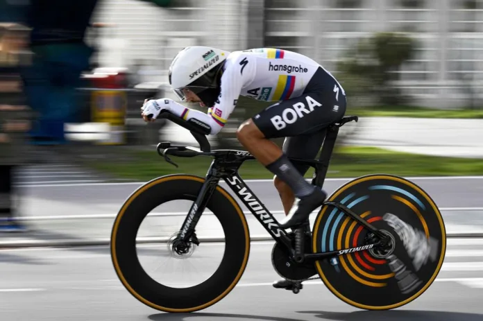 Daniel Martínez brilla en la contrarreloj del Giro de Italia y alcanza el segundo Lugar en la general