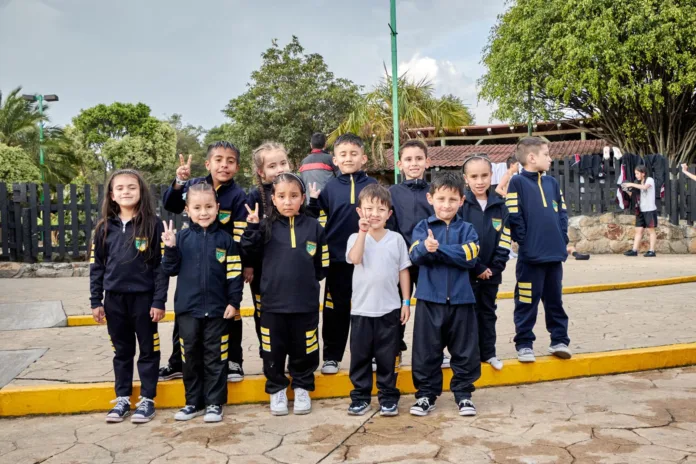 600 niños de Cundinamarca han conocido el parque Mundo Aventura