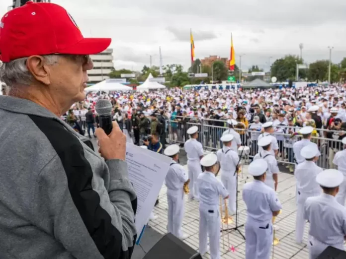 Abuchean al ministro de Defensa, Iván Velásquez en la Carrera por los Héroes 2024